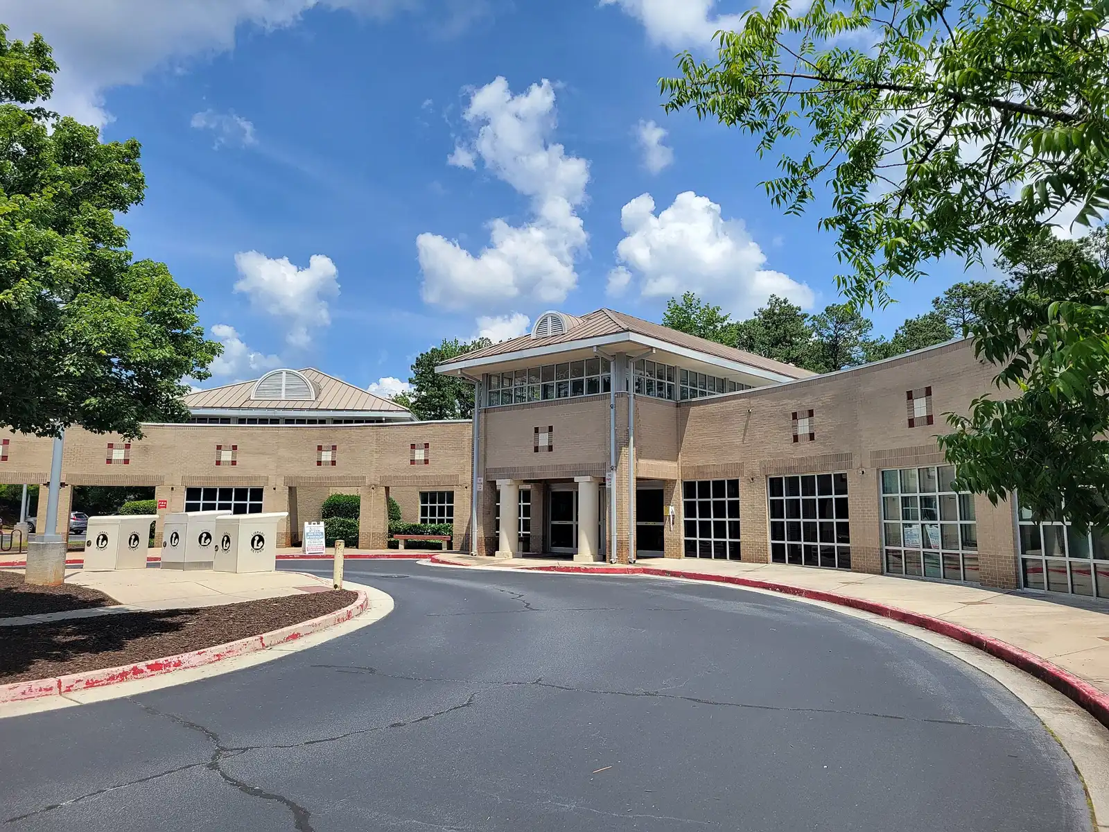 The Mountain View Regional Library, less than half a mile from Mountain View Elementary