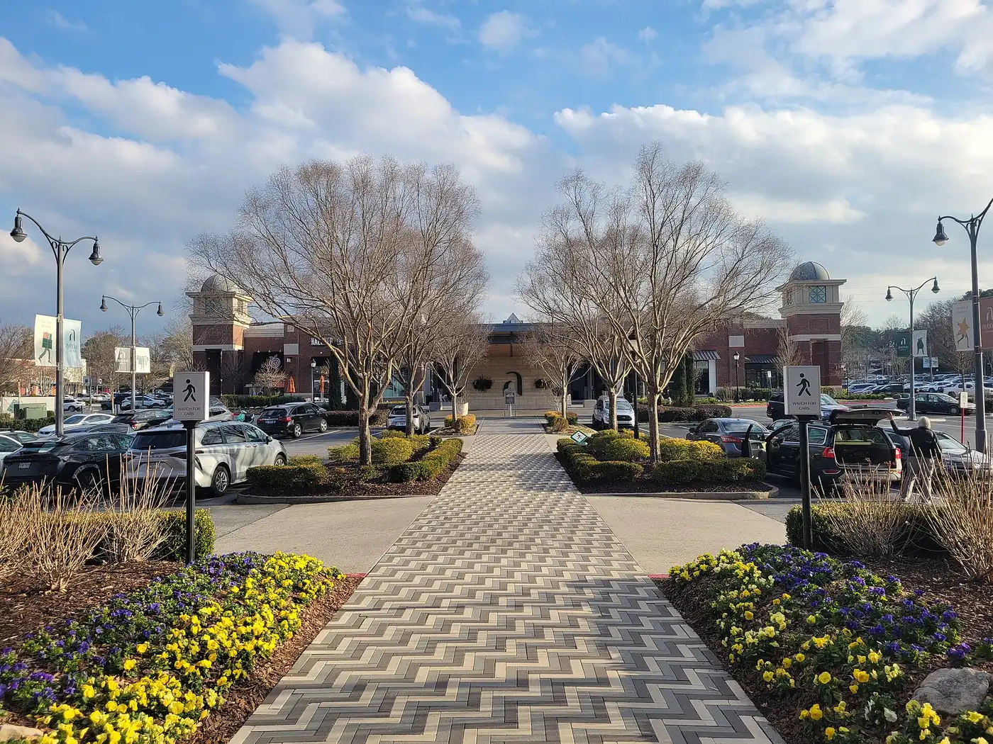 The walkway to the plaza at Avenue East Cobb on Roswell Road